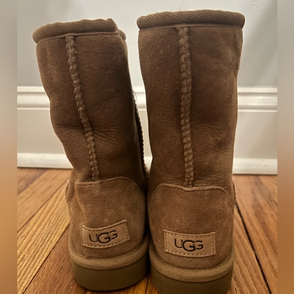 UGG Classic II Genuine Boots // chestnut // size 6